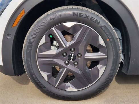 New 2025 Kia EV6 Light w/ Light LR Technology Package image 9