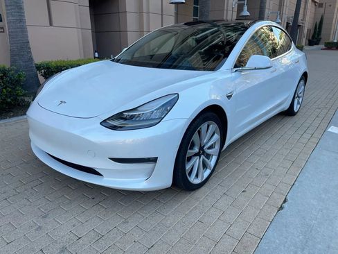 Used 2020 Tesla Model 3 Standard Range Plus image 3