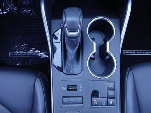 Certified 2023 Toyota Highlander XLE image 33