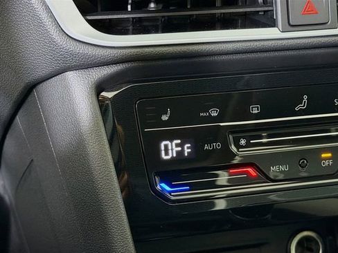 New 2026 Volkswagen Taos SE FWD image 21