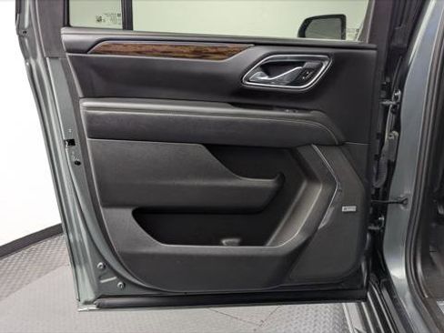 Used 2023 Chevrolet Suburban Premier image 15