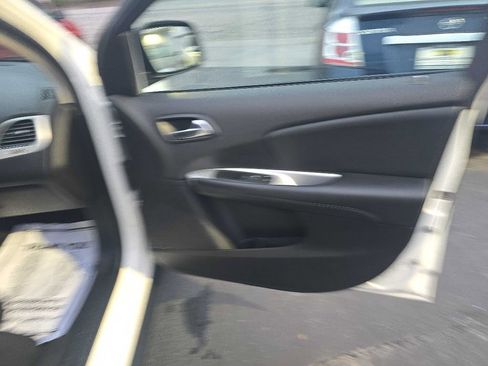 Used 2019 Dodge Journey SE w/ Premium Group image 16