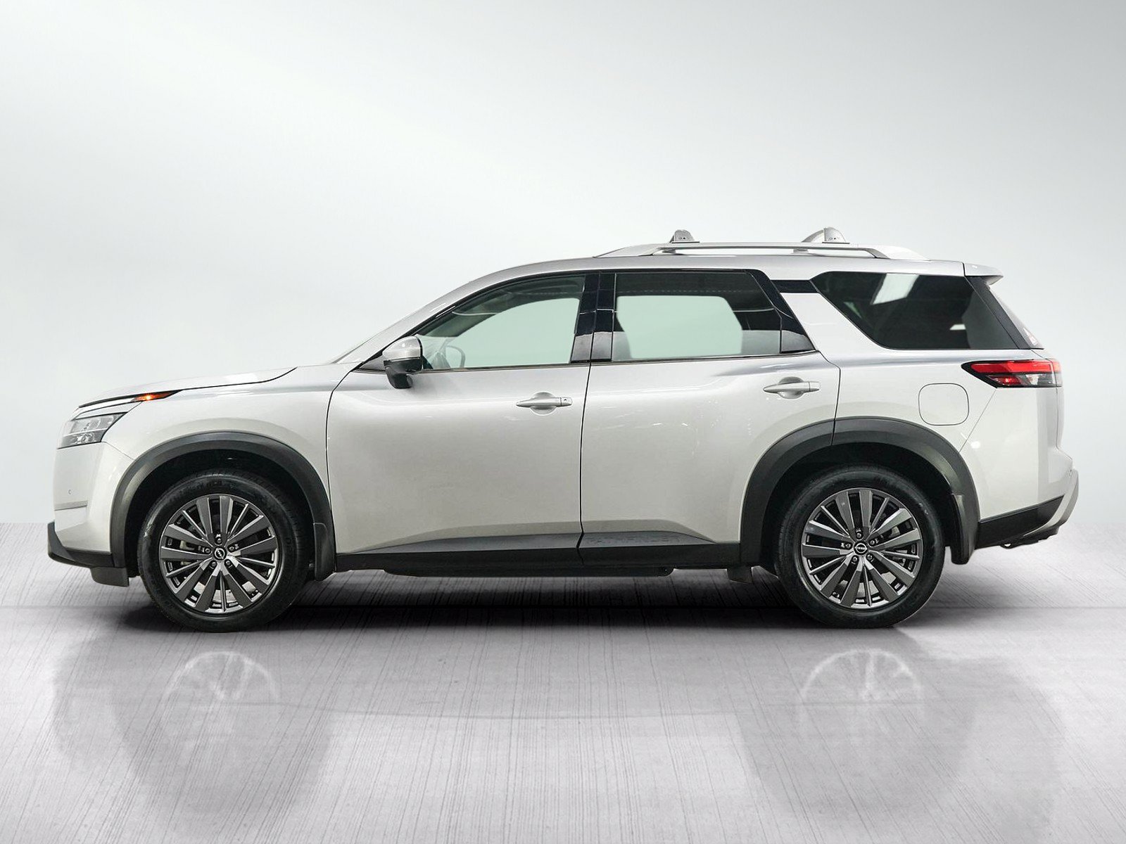 Used 2024 Nissan Pathfinder SL w/ SL Premium Package AWD/4WD image 2