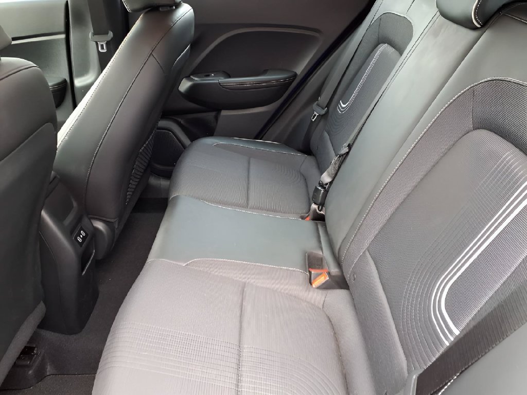 Used 2025 Hyundai Venue Limited FWD image 11