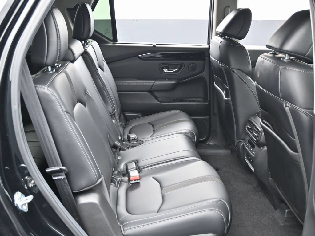 Used 2025 Honda Pilot EX-L image 25