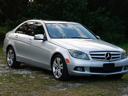 Used 2010 Mercedes-Benz C 300 Sedan image 15
