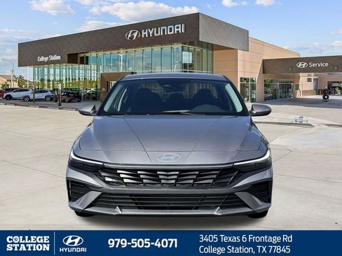 New 2026 Hyundai Elantra SE FWD image 13