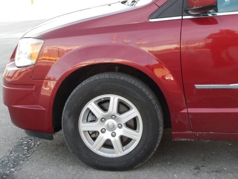 Used 2010 Chrysler Town & Country Touring Plus image 12