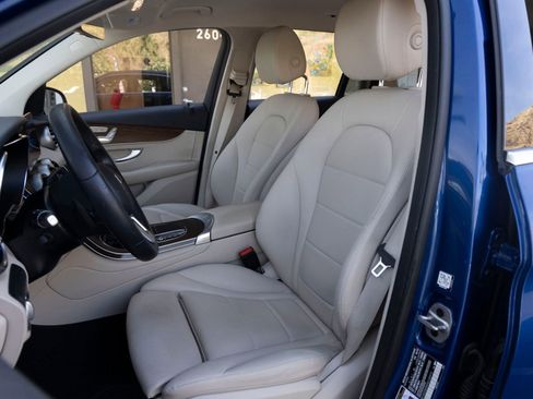 Used 2022 Mercedes-Benz GLC 300 image 13