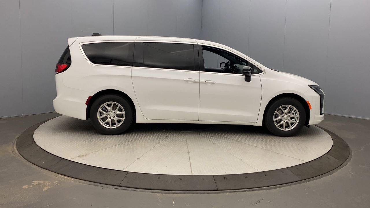 New 2027 Chrysler Pacifica Select w/ Family Tech Group FWD image 6