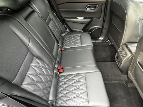 Used 2022 Nissan Rogue Platinum w/ Head-Up Display Package image 41