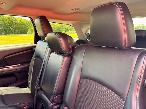 Used 2018 Dodge Journey Crossroad w/ Nav & Sun Group FWD image 24