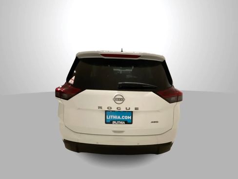 Used 2024 Nissan Rogue S image 7