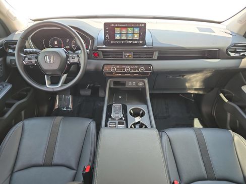 Used 2025 Honda Pilot Touring image 9