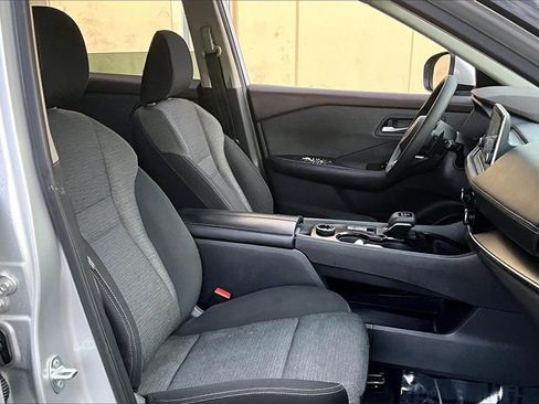 Used 2021 Nissan Rogue SV image 27