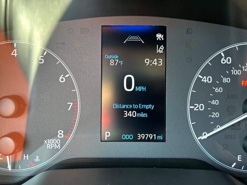 Used 2025 Toyota Corolla LE FWD image 23