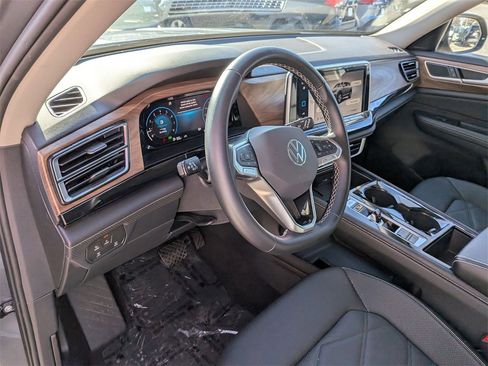 Used 2025 Volkswagen Atlas SE image 15