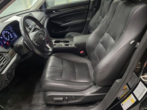 Used 2019 Honda Accord Touring image 16