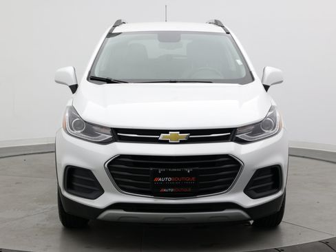 Used 2022 Chevrolet Trax LT w/ LT Convenience Package AWD/4WD image 2