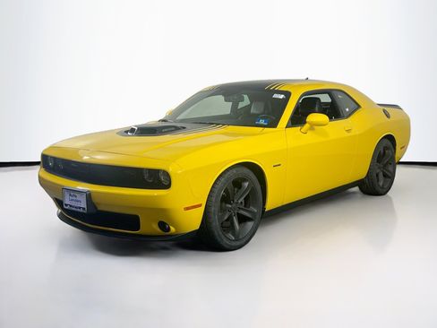 Used 2018 Dodge Challenger R/T Plus image 1