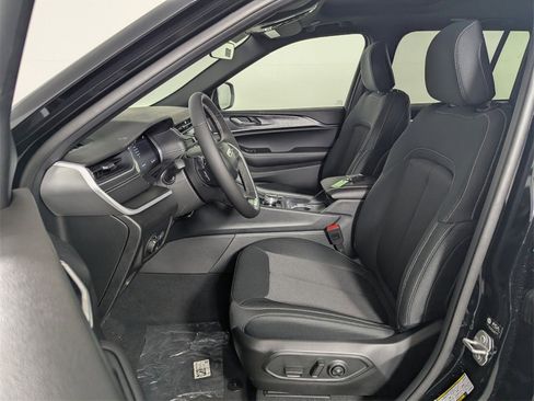 New 2025 Jeep Grand Cherokee Laredo X image 12