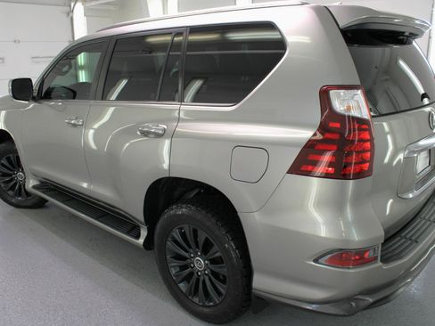 Used 2022 Lexus GX 460 Premium w/ Accessory Package AWD/4WD image 27
