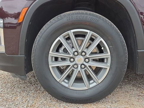 Used 2023 Chevrolet Traverse LT FWD image 32