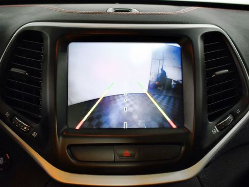 Used 2017 Jeep Cherokee Trailhawk w/ Comfort/Convenience Group image 50