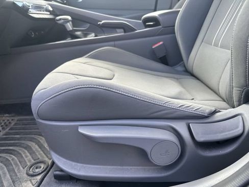 Used 2023 Hyundai Elantra SEL FWD image 16