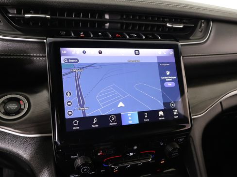 Used 2023 Jeep Grand Cherokee Limited image 7