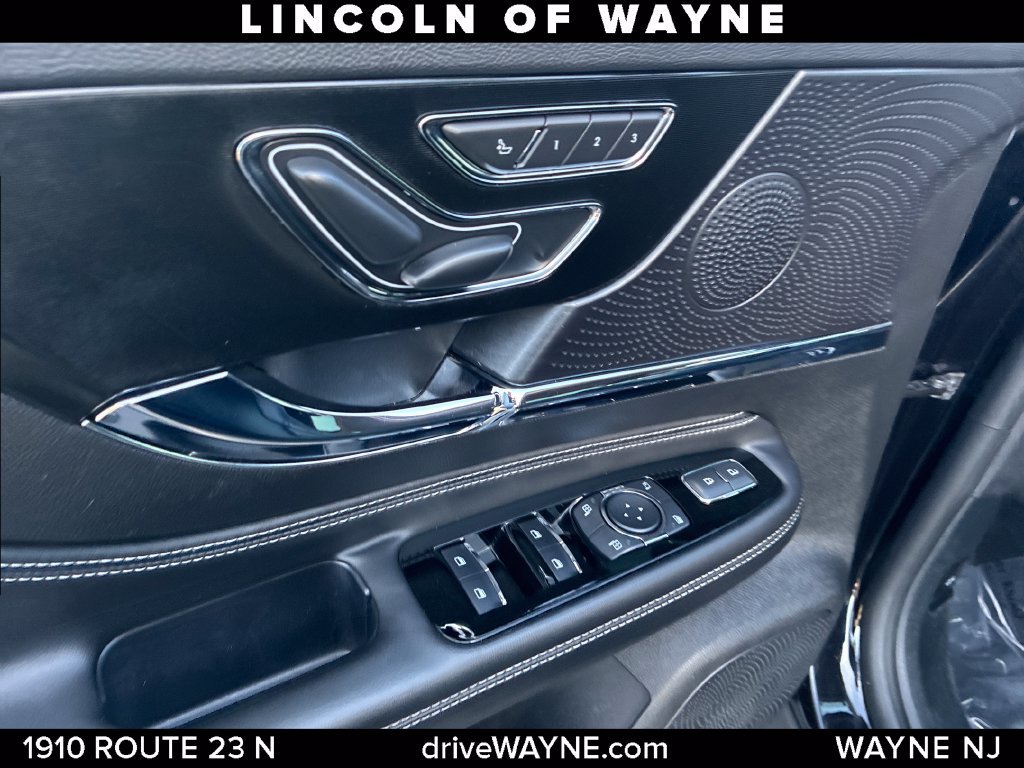 Certified 2023 Lincoln Corsair AWD w/ Rear Removable Package Tray image 14