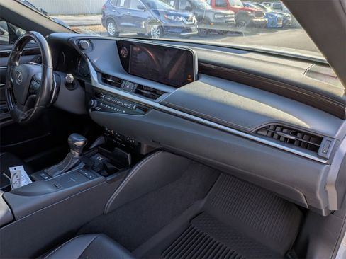 Used 2019 Lexus ES 300h w/ Premium Package image 40