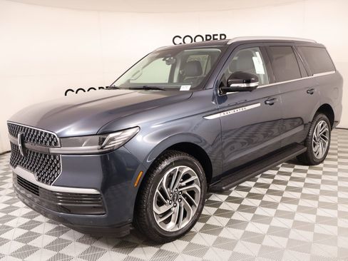 New 2026 Lincoln Navigator Premiere AWD/4WD image 10