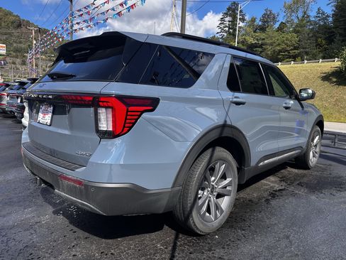 New 2025 Ford Explorer Active w/ Active Comfort Package image 6