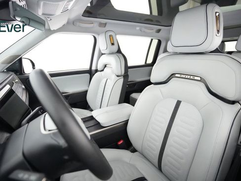 Used 2025 Rivian R1S Adventure image 4