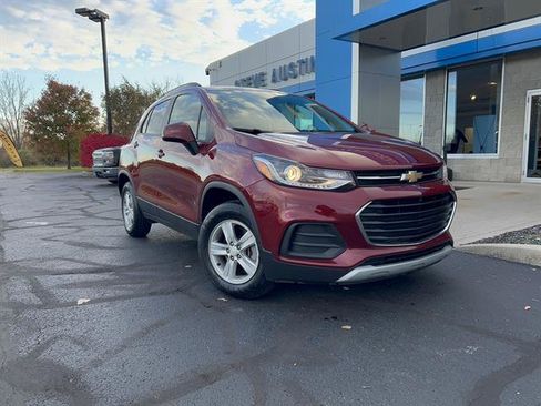 Used 2022 Chevrolet Trax LT w/ LT Convenience Package image 1