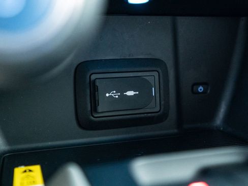 Used 2022 Toyota Venza XLE image 29