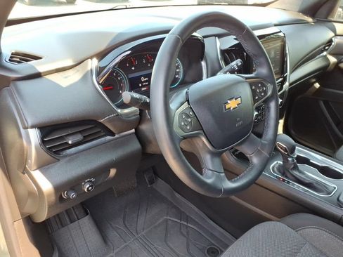 Used 2023 Chevrolet Traverse LT FWD image 20