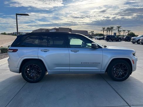 Certified 2025 Jeep Grand Cherokee Summit w/ Obsidian Package AWD/4WD image 6