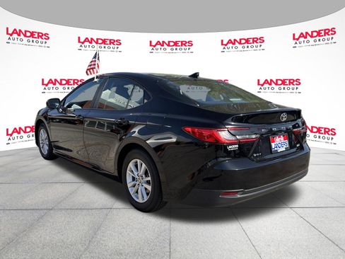 Used 2025 Toyota Camry LE FWD image 5