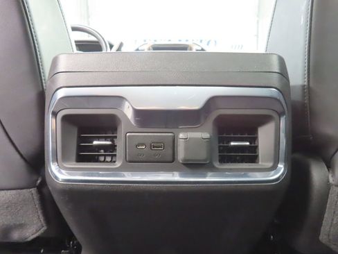 Used 2022 Chevrolet Silverado 1500 High Country w/ Technology Package image 11