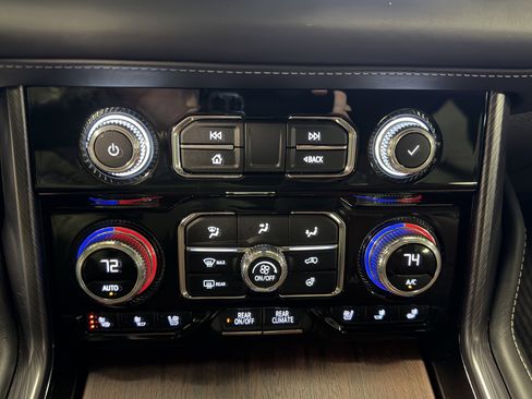 Used 2023 GMC Yukon Denali Ultimate image 15