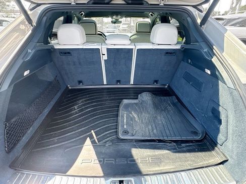 Used 2023 Porsche Cayenne Platinum Edition image 28