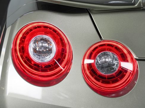 Used 2024 Nissan GT-R T-spec Dual-clutch 6-Speed Tra w/ Floor Mat Package image 21