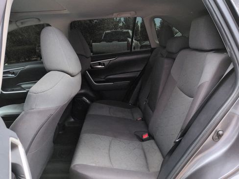 Used 2021 Toyota RAV4 XLE w/ Convenience Package FWD image 13