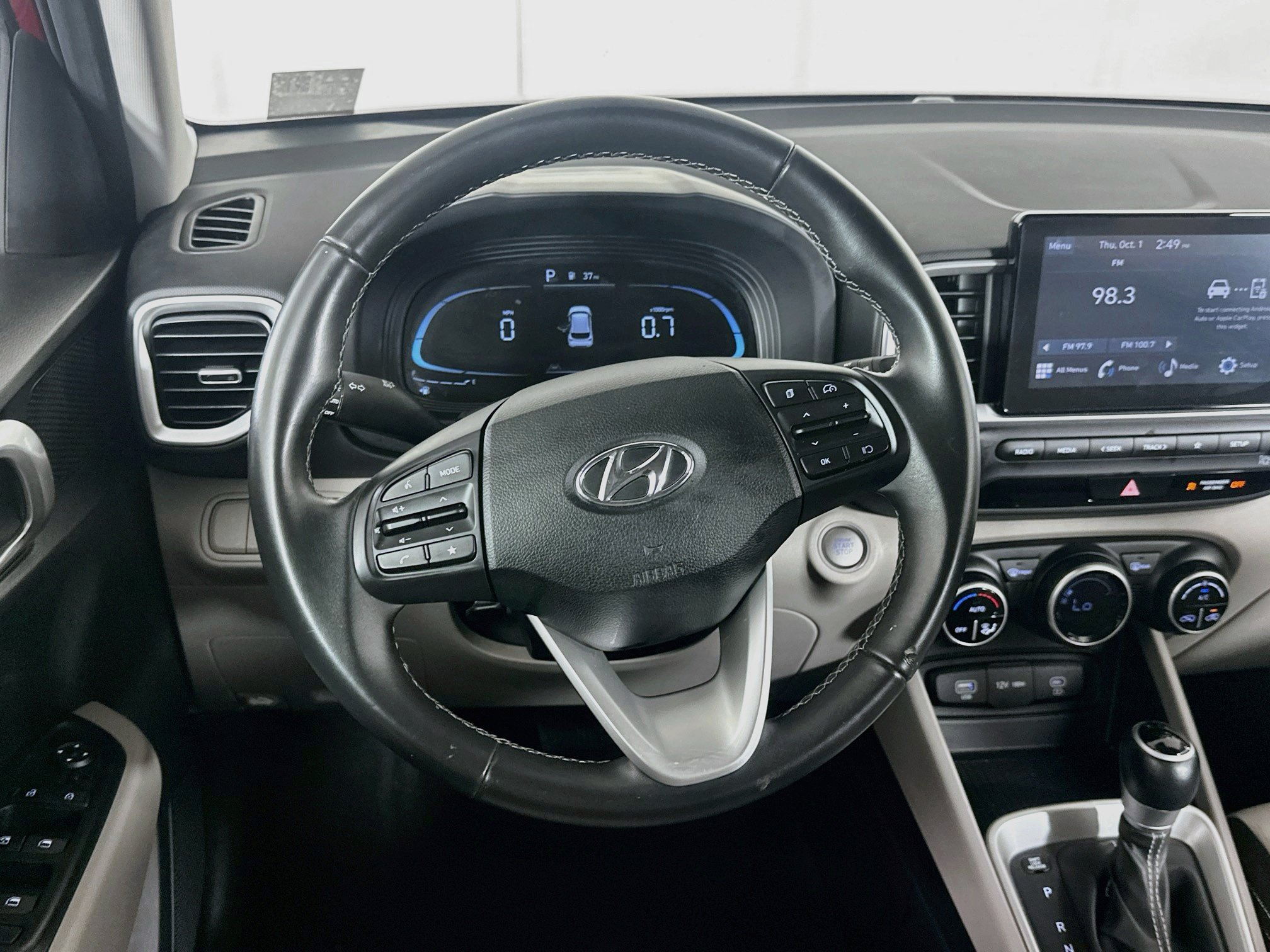 Used 2025 Hyundai Venue SEL FWD image 18