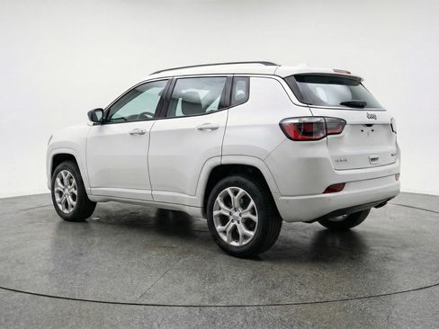 Used 2025 Jeep Compass Latitude image 6