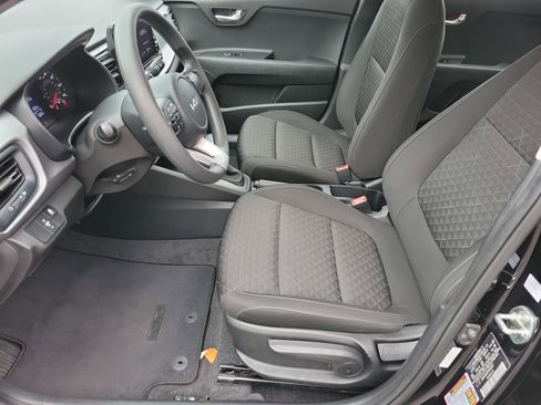 Used 2023 Kia Rio LX image 4