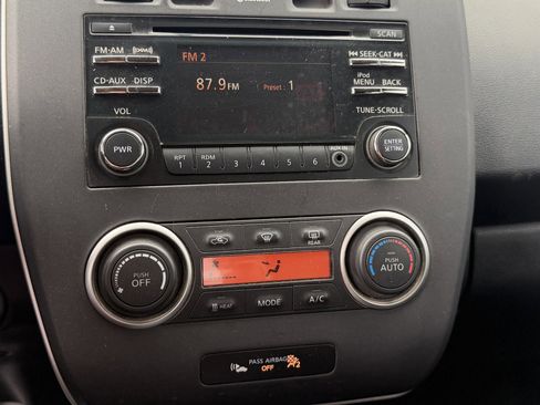 Used 2014 Nissan Leaf S FWD image 27