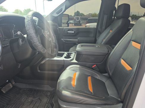 Used 2022 GMC Sierra 2500 AT4 w/ AT4 Preferred Package AWD/4WD image 11